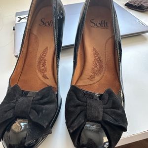 Comfy back heels with bow